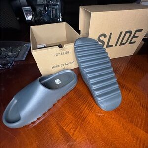 **BRAND NEW WITH BOX** Yeezy Slides Size 11 Dark Onyx